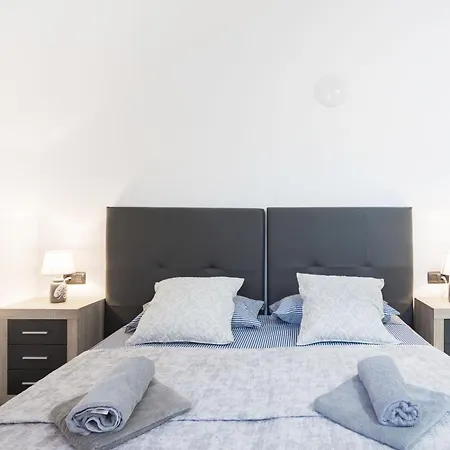 Moderne Mit Meerblick Und Pool Apartment